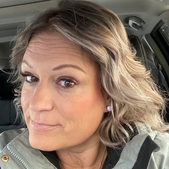 Meet your Posher, Jill - Picture 2 of 2